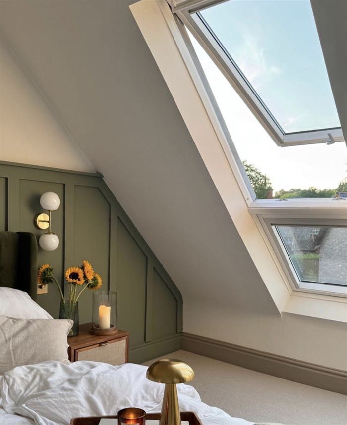 Eingebautes VELUX-Dachfenster in einem Ziegeldach